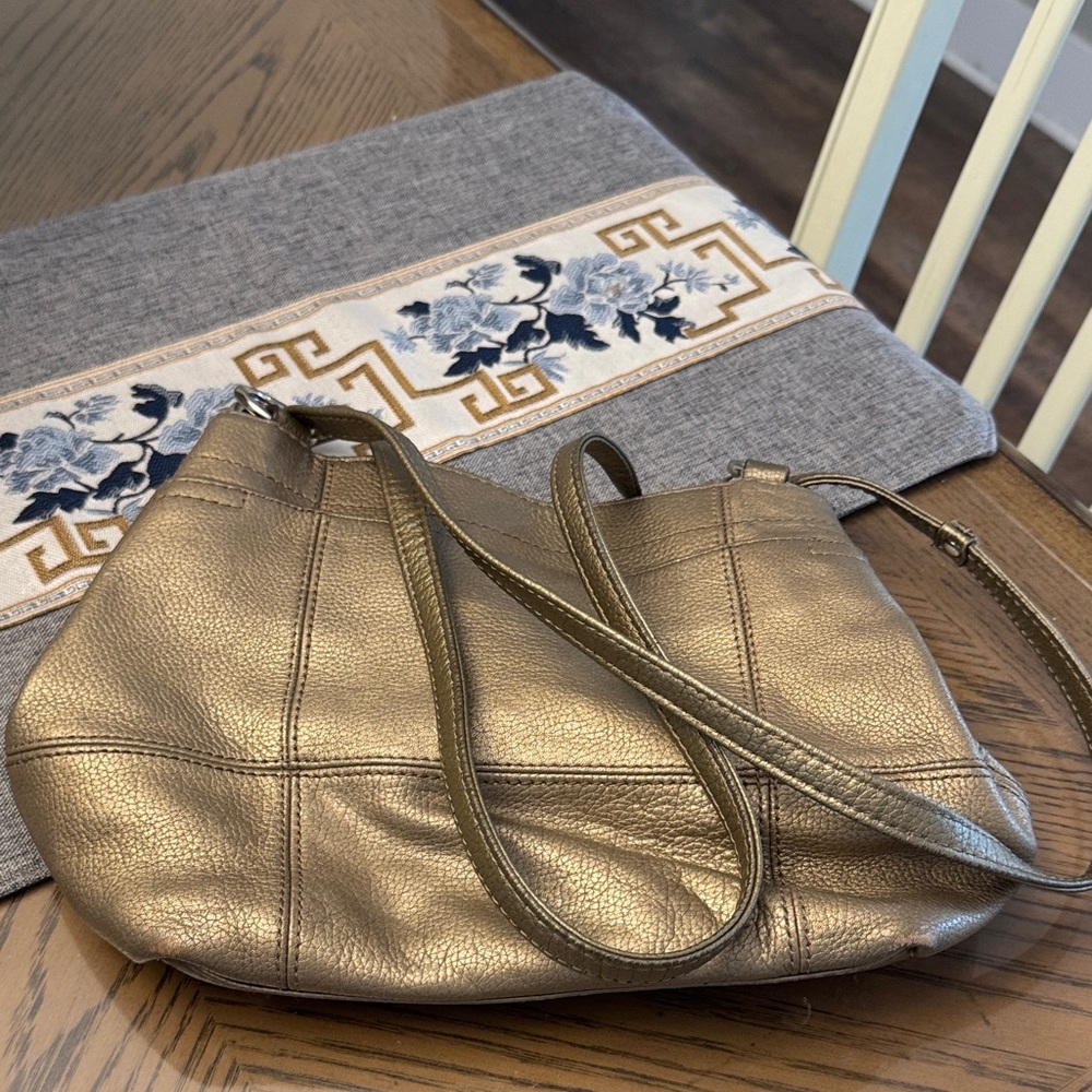 The Sam Elegant Gold Women's  Leather Shoulder Bag EUC